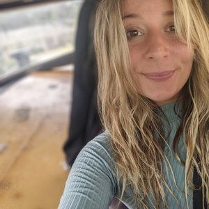 Meet your Posher, Dina